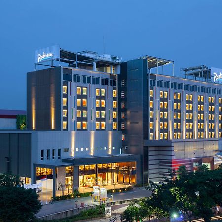 ホテル Radisson Lampung Kedaton バンダールランプン エクステリア 写真