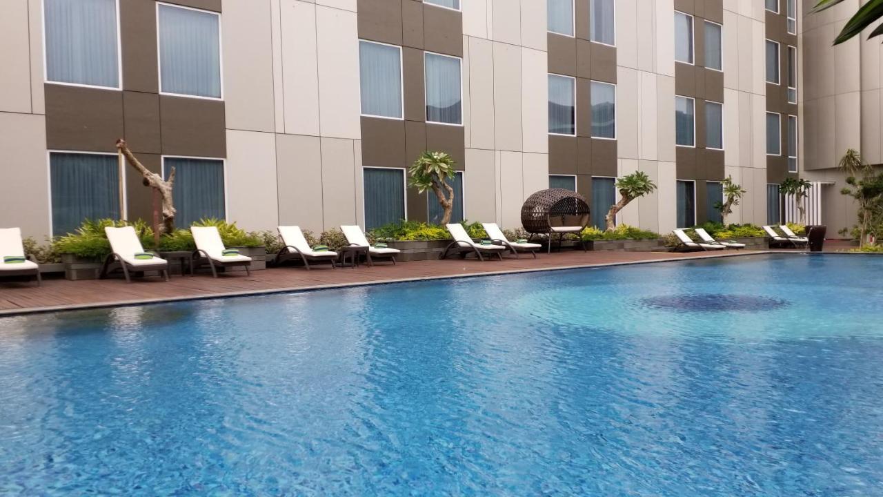 ホテル Radisson Lampung Kedaton バンダールランプン エクステリア 写真